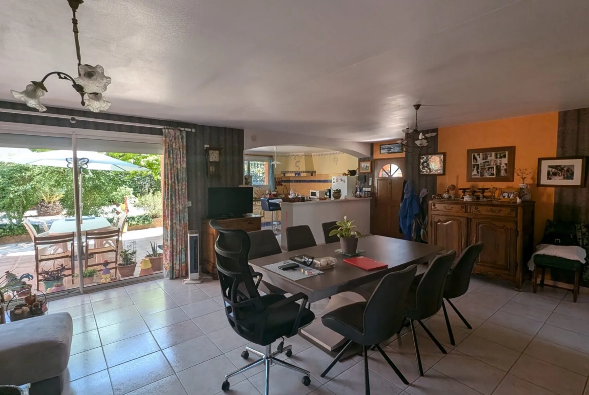 Villa en viager à Gonfaron : jardin, dépendances, en location occupée 