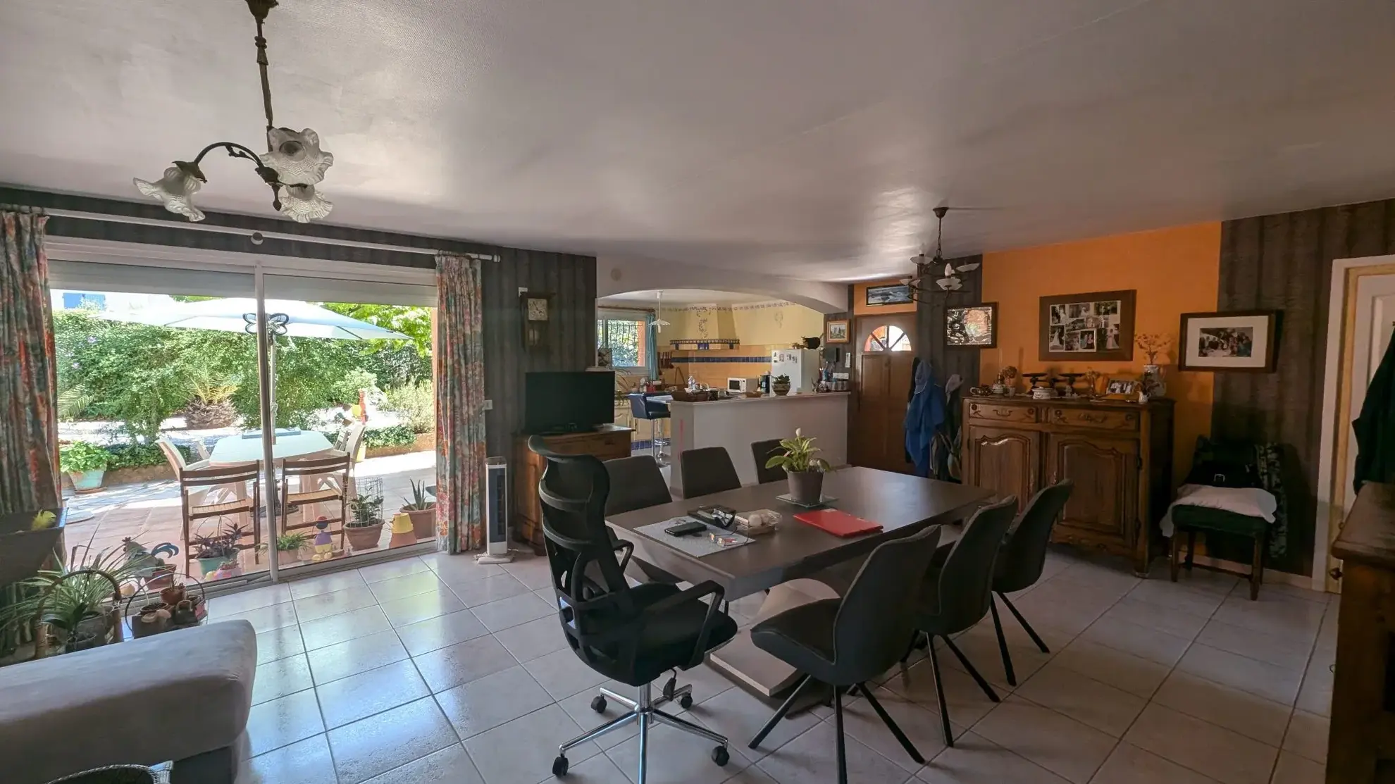 Villa en viager à Gonfaron : jardin, dépendances, en location occupée 