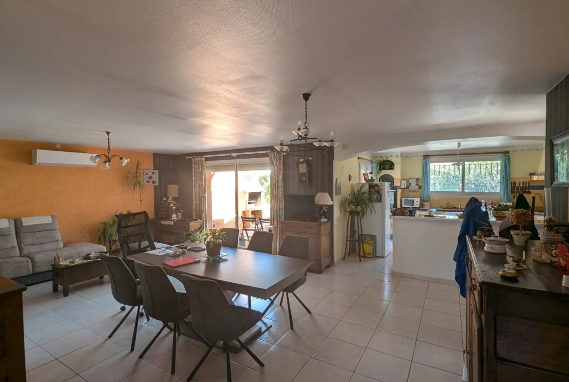 Villa en viager à Gonfaron : jardin, dépendances, en location occupée 