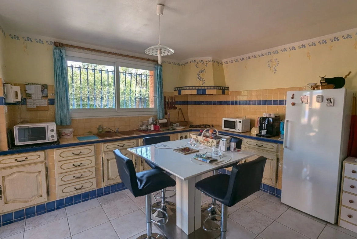 Villa en viager à Gonfaron : jardin, dépendances, en location occupée 