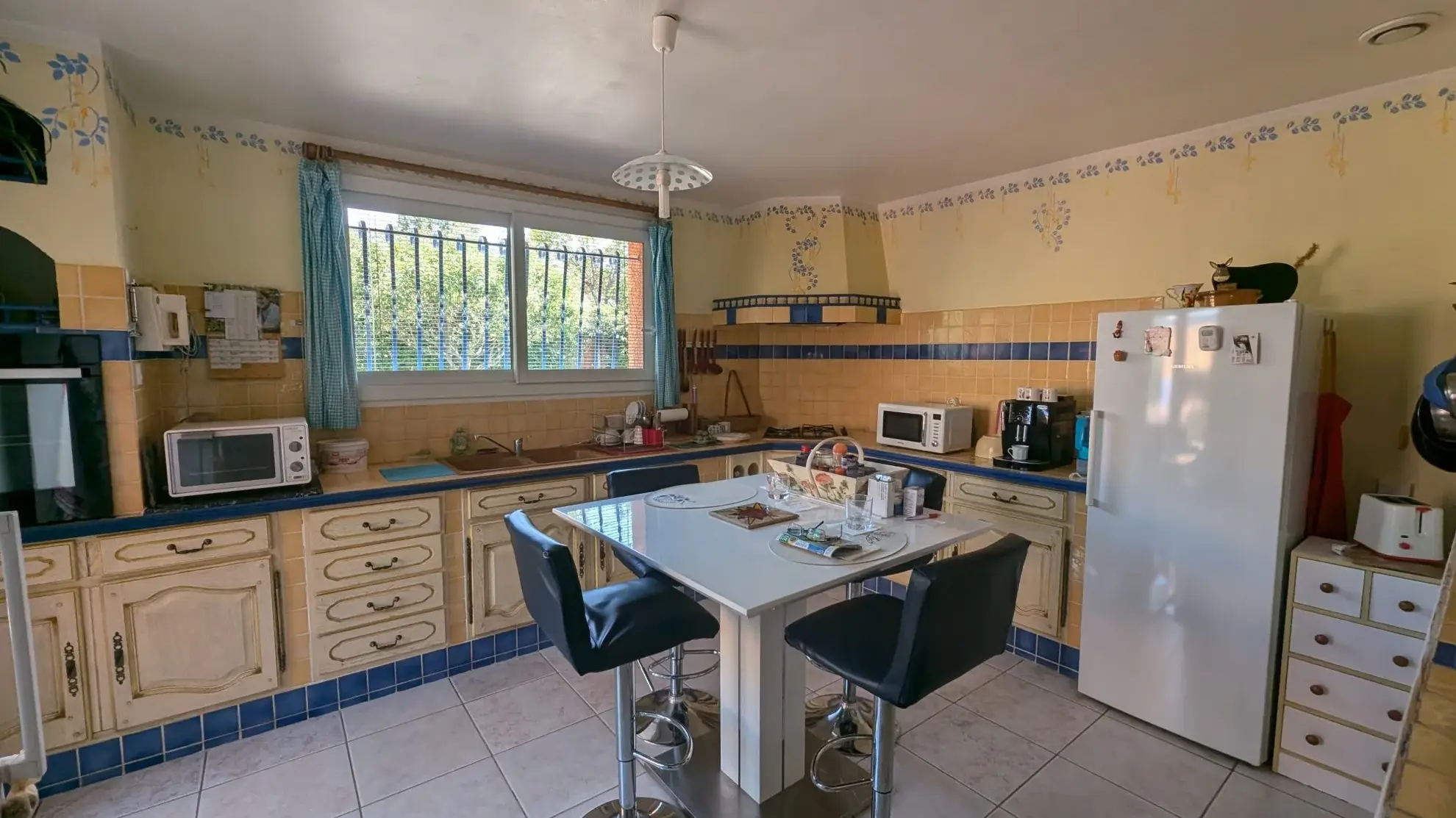 Villa en viager à Gonfaron : jardin, dépendances, en location occupée 