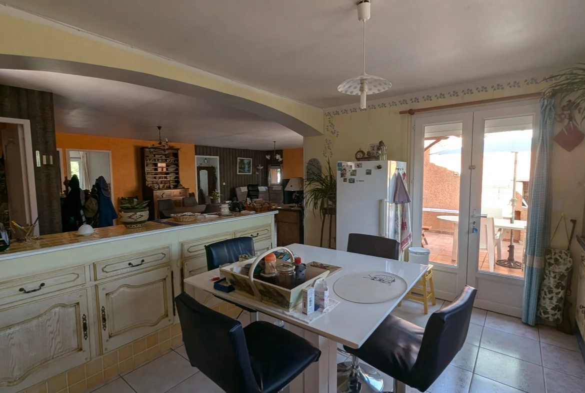 Villa en viager à Gonfaron : jardin, dépendances, en location occupée 