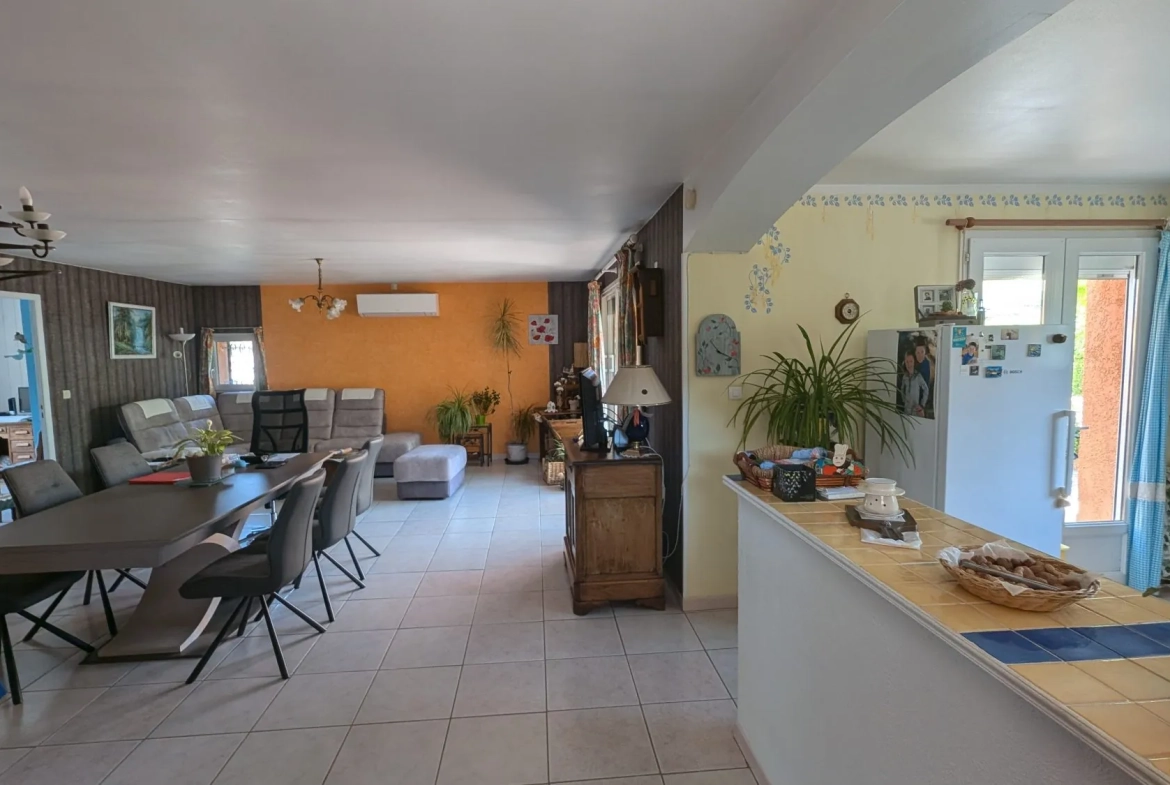 Villa en viager à Gonfaron : jardin, dépendances, en location occupée 