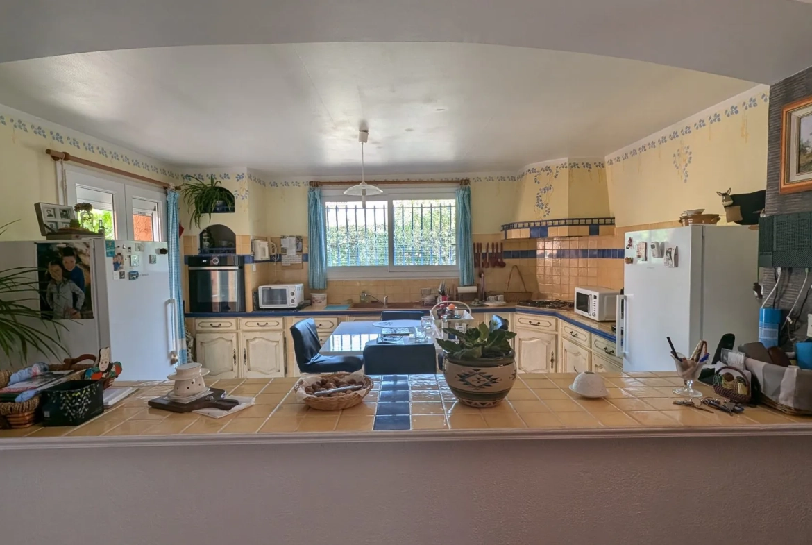 Villa en viager à Gonfaron : jardin, dépendances, en location occupée 