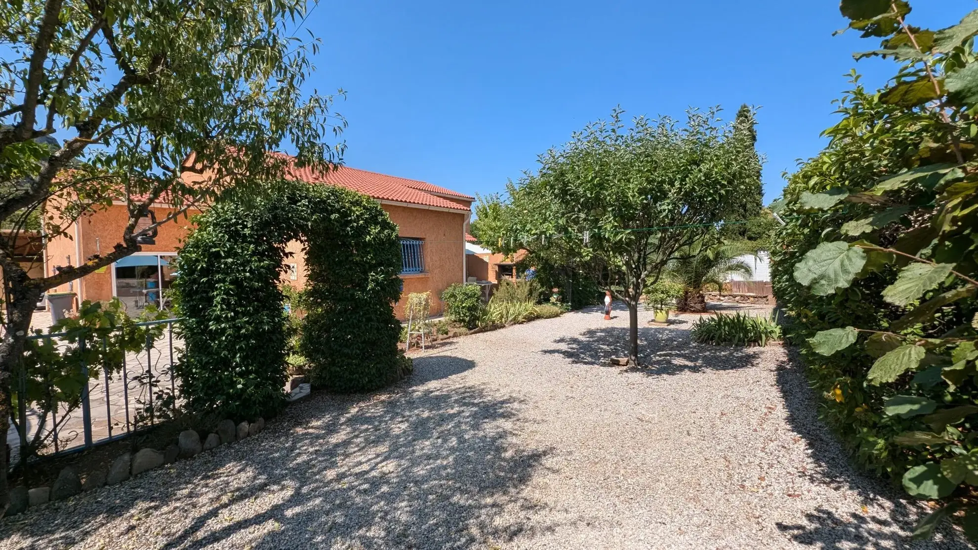 Villa en viager à Gonfaron : jardin, dépendances, en location occupée 
