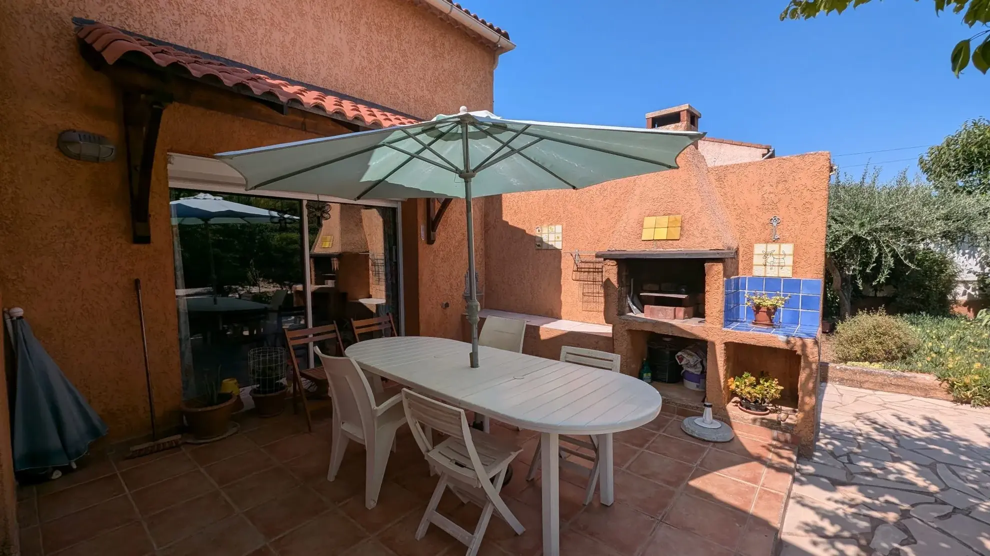 Villa en viager à Gonfaron : jardin, dépendances, en location occupée 