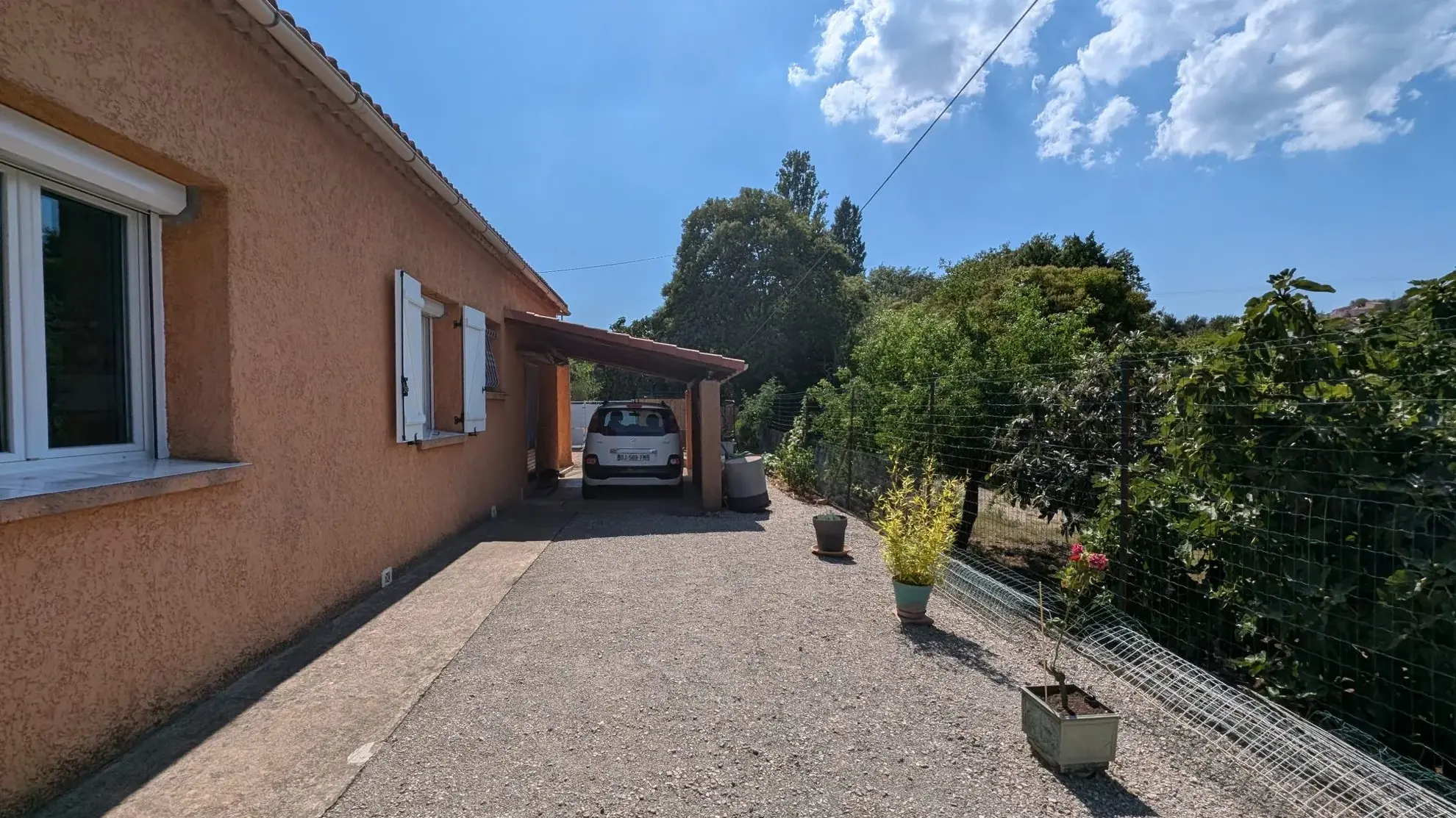 Villa en viager à Gonfaron : jardin, dépendances, en location occupée 