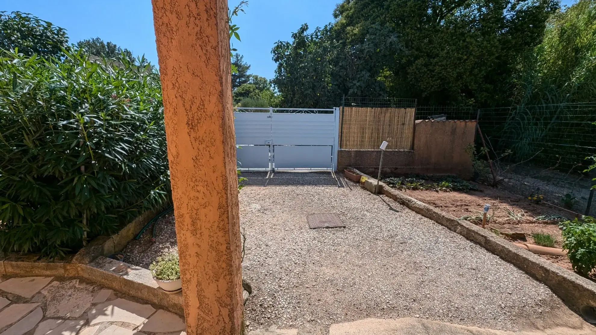 Villa en viager à Gonfaron : jardin, dépendances, en location occupée 
