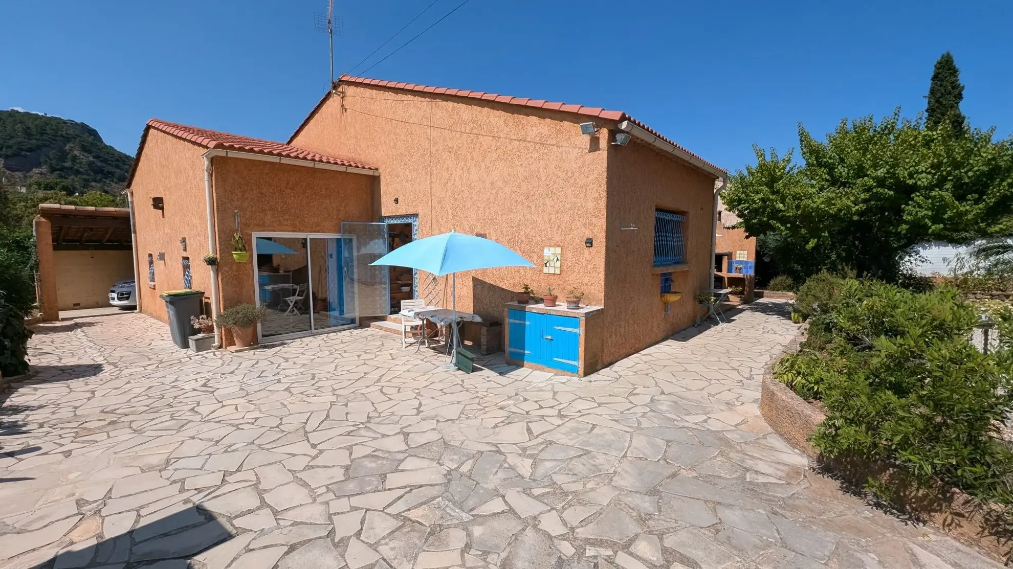 Villa en viager à Gonfaron : jardin, dépendances, en location occupée 