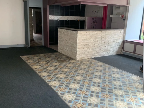 Maison ancienne de 210 m² en centre-ville de Montbard avec cour et dépendance