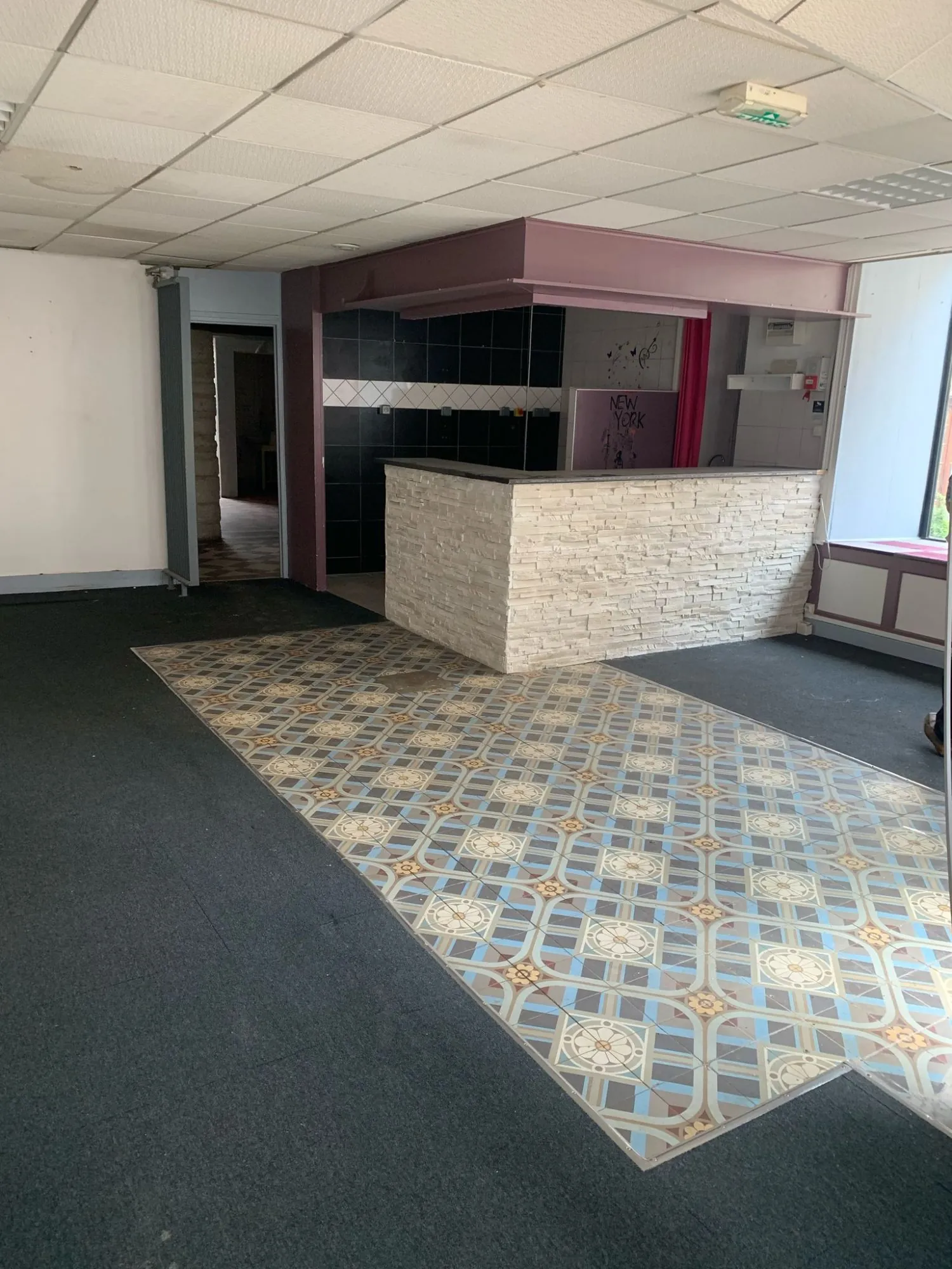 Maison ancienne de 210 m² en centre-ville de Montbard avec cour et dépendance 