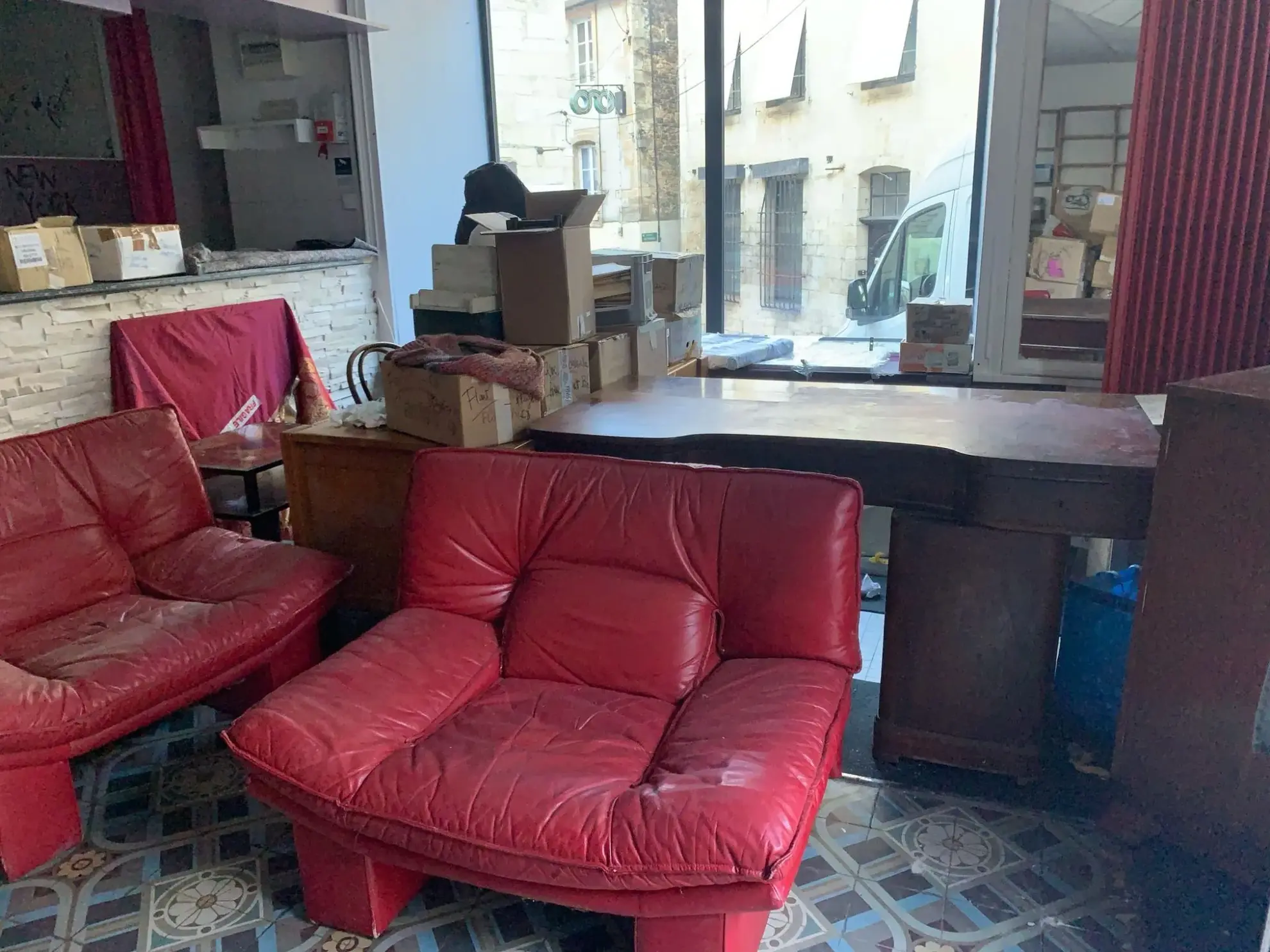 Maison ancienne de 210 m² en centre-ville de Montbard avec cour et dépendance 
