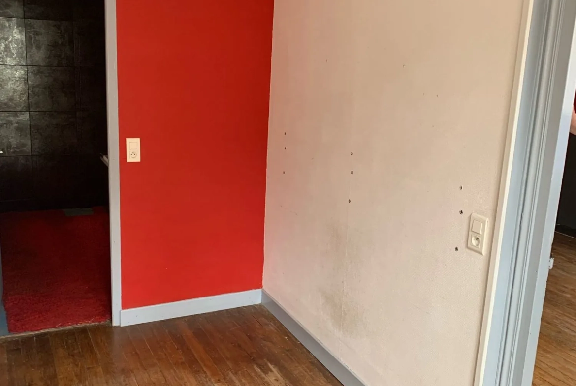 Maison ancienne de 210 m² en centre-ville de Montbard avec cour et dépendance 