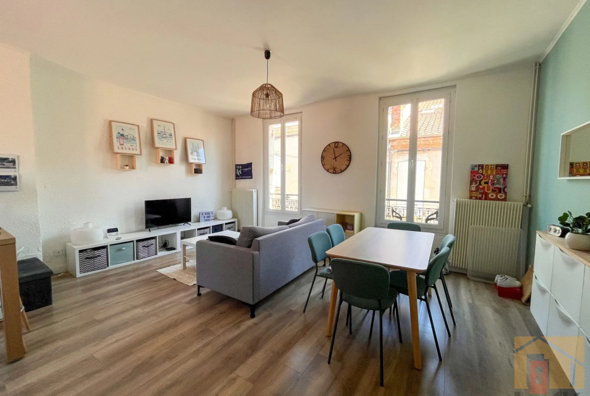 Appartement T3 en duplex entièrement rénové au centre d'Agen 