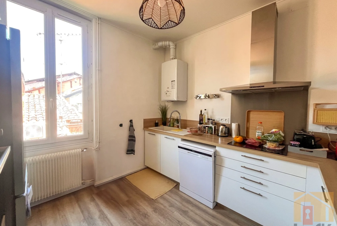 Appartement T3 en duplex entièrement rénové au centre d'Agen 