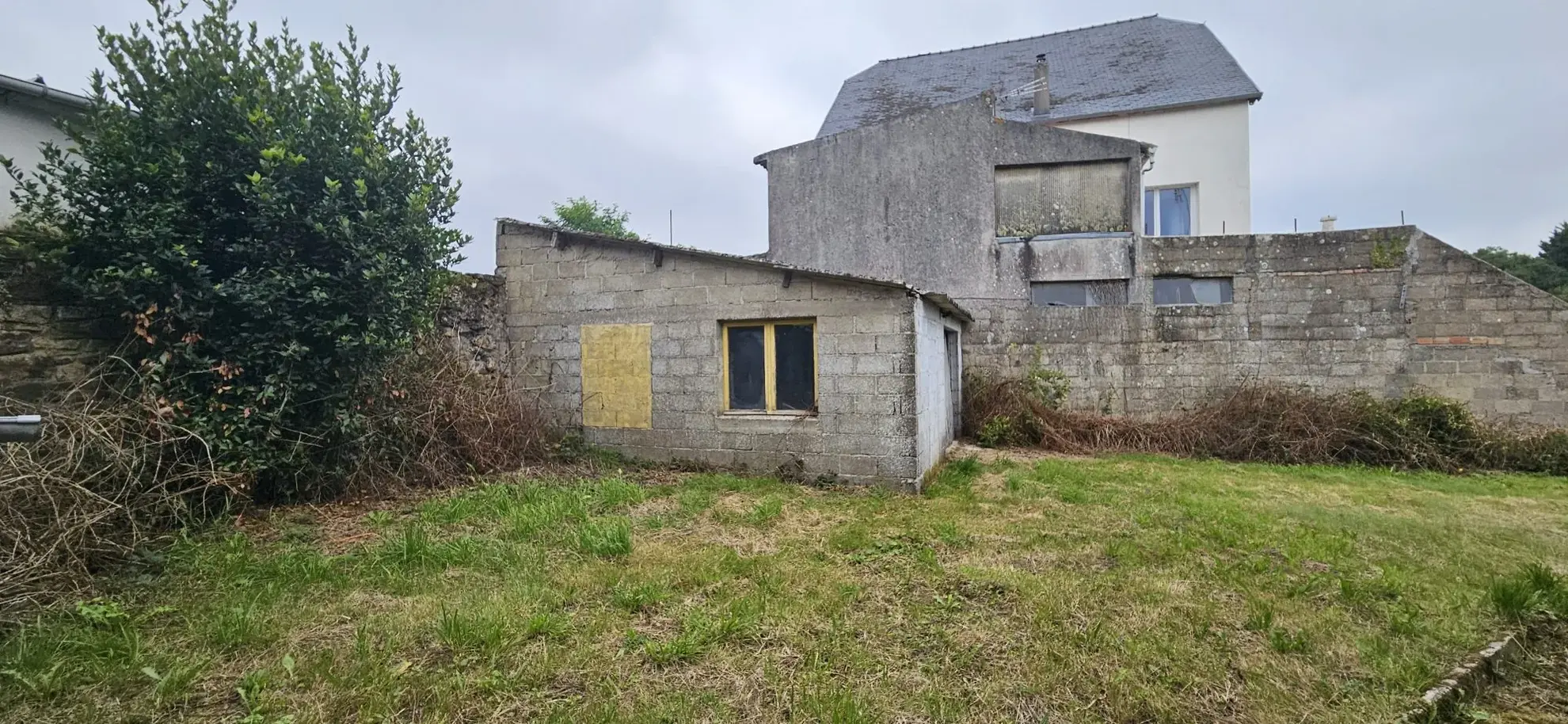 Ensemble de deux maisons à rénover à Carnoët, potentiel locatif et défiscalisation 