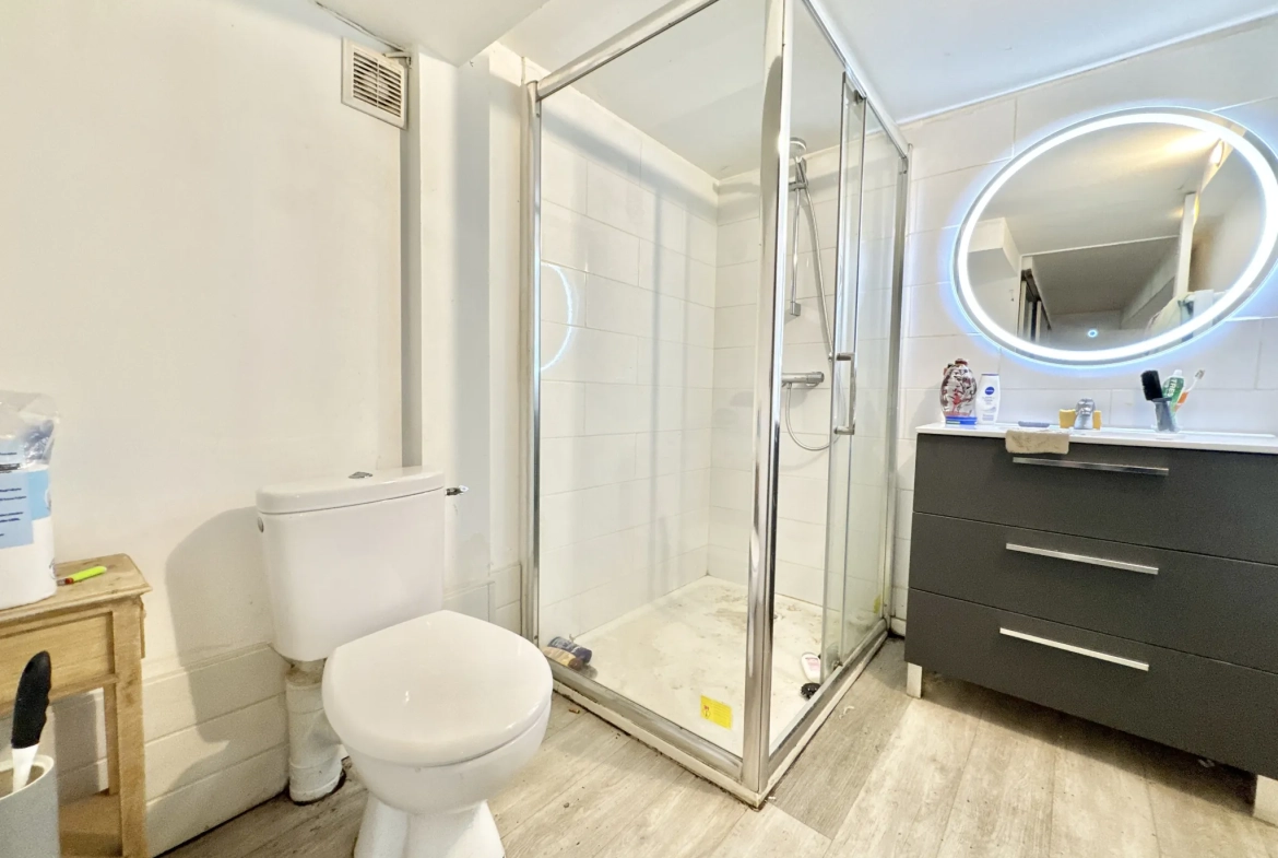 Immeuble à vendre à Penne d’Agenais : trois appartements rénovés et à terminer 