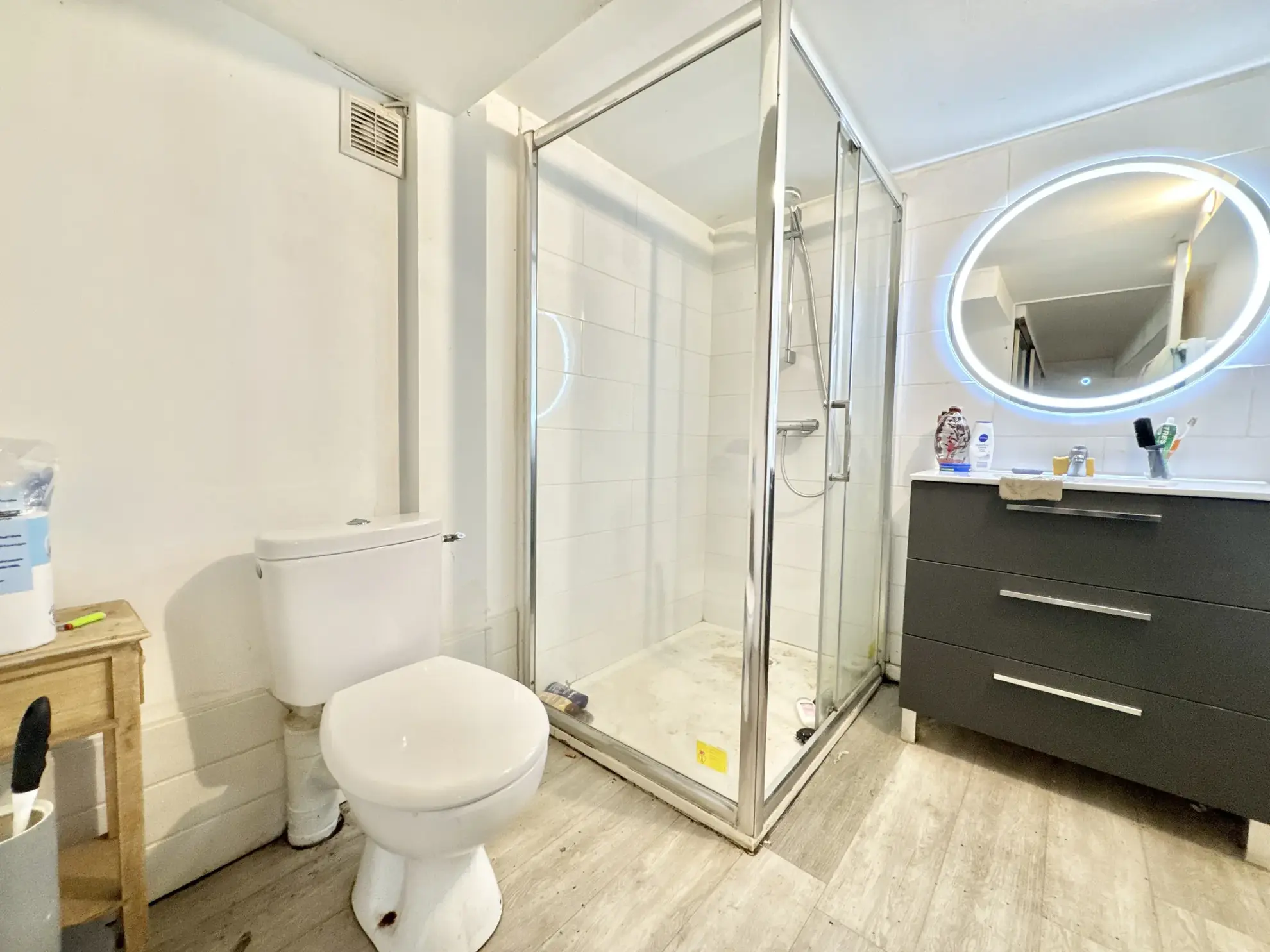 Immeuble à vendre à Penne d’Agenais : trois appartements rénovés et à terminer 