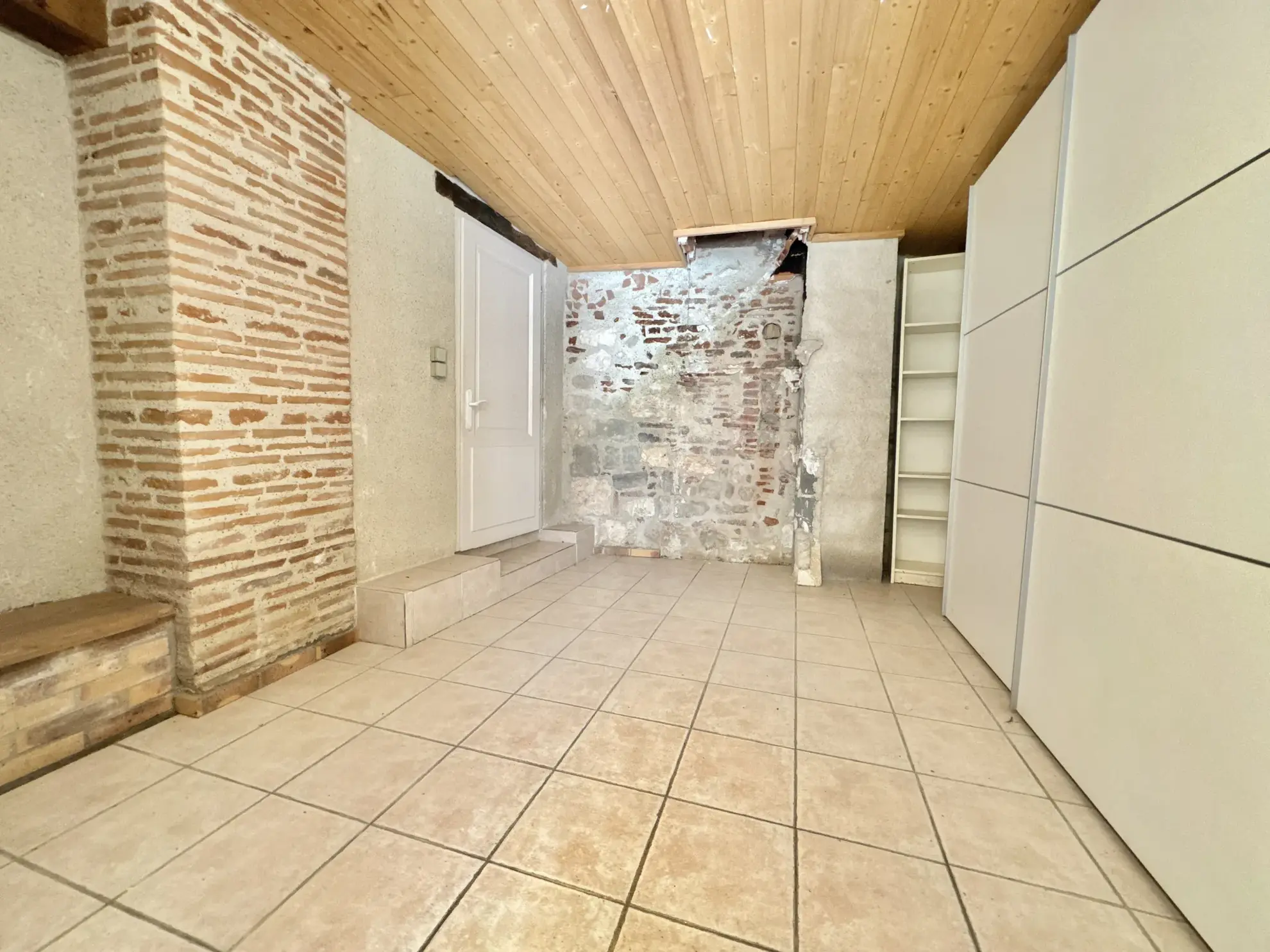 Immeuble à vendre à Penne d’Agenais : trois appartements rénovés et à terminer 