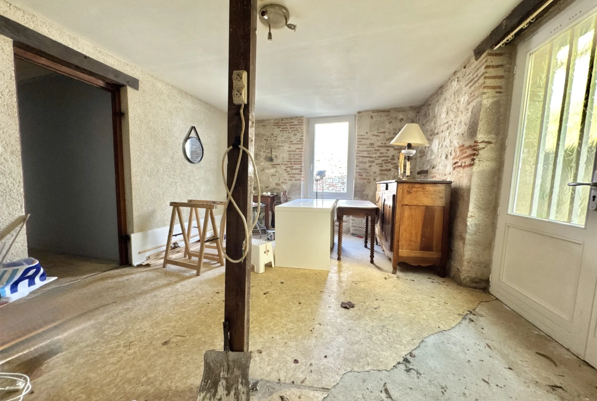 Immeuble à vendre à Penne d’Agenais : trois appartements rénovés et à terminer 