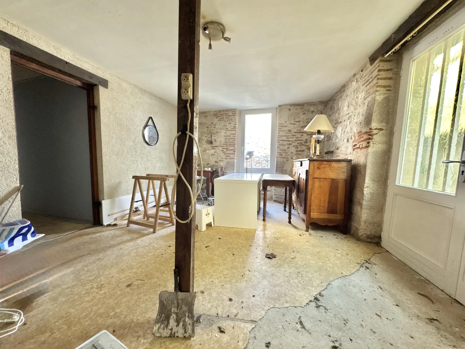 Immeuble à vendre à Penne d’Agenais : trois appartements rénovés et à terminer 