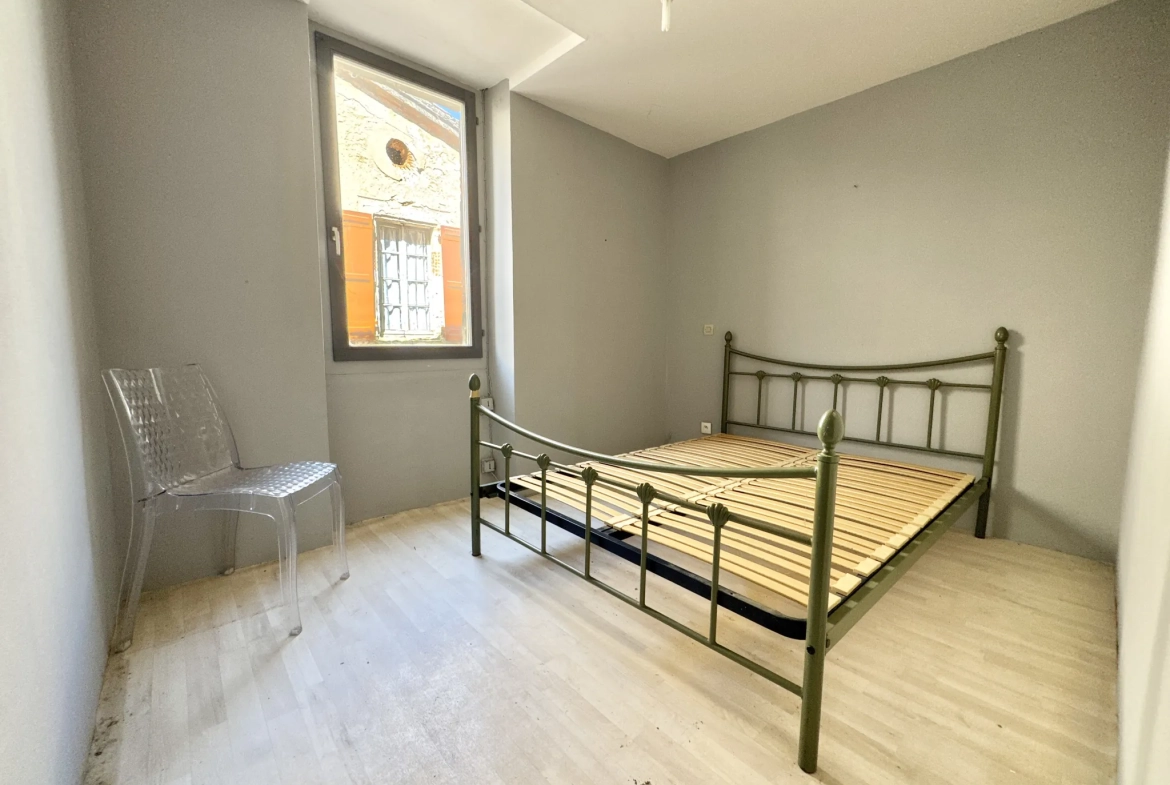 Immeuble à vendre à Penne d’Agenais : trois appartements rénovés et à terminer 