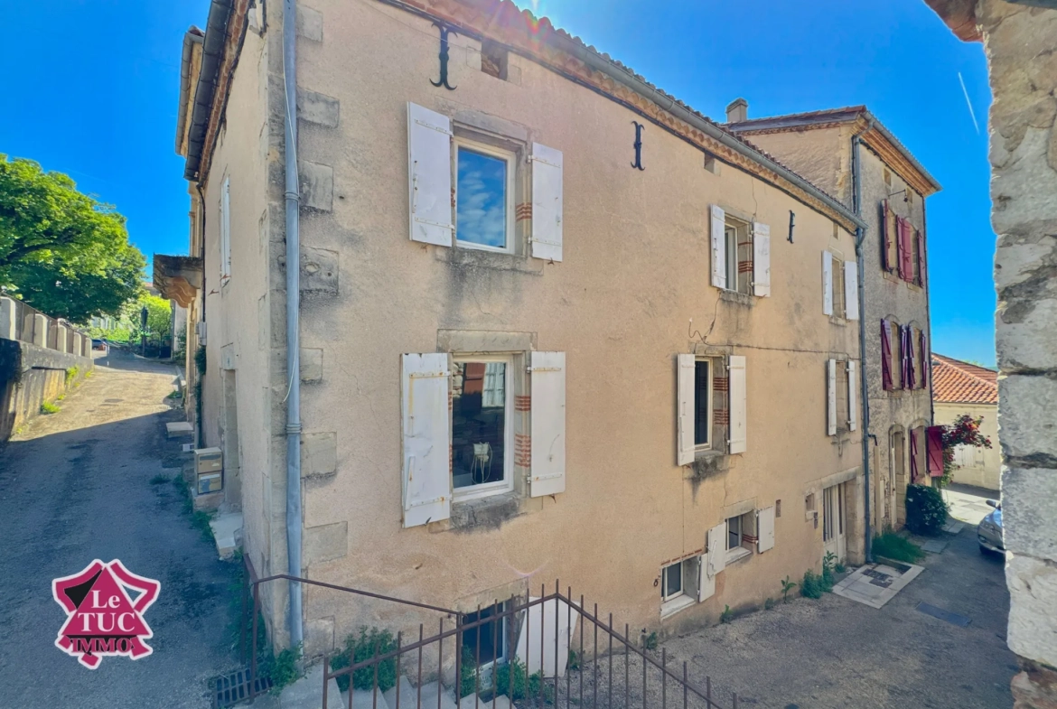 Immeuble à vendre à Penne d’Agenais : trois appartements rénovés et à terminer 