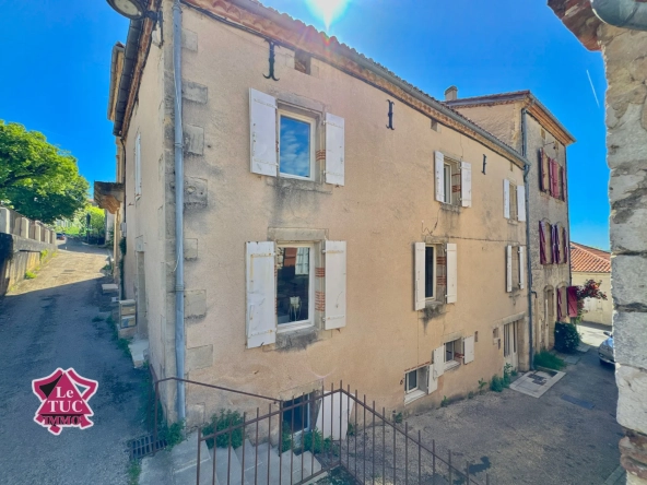 Immeuble à vendre à Penne d’Agenais : trois appartements rénovés et à terminer