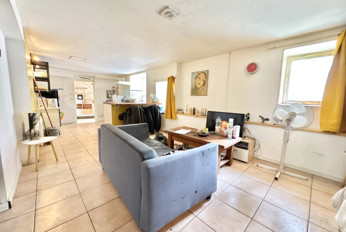 Immeuble à vendre à Penne d’Agenais : trois appartements rénovés et à terminer 