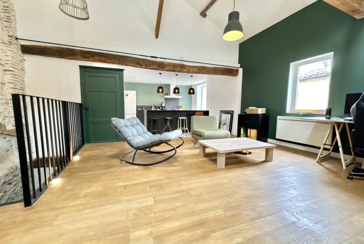 Immeuble à vendre à Penne d’Agenais : trois appartements rénovés et à terminer 