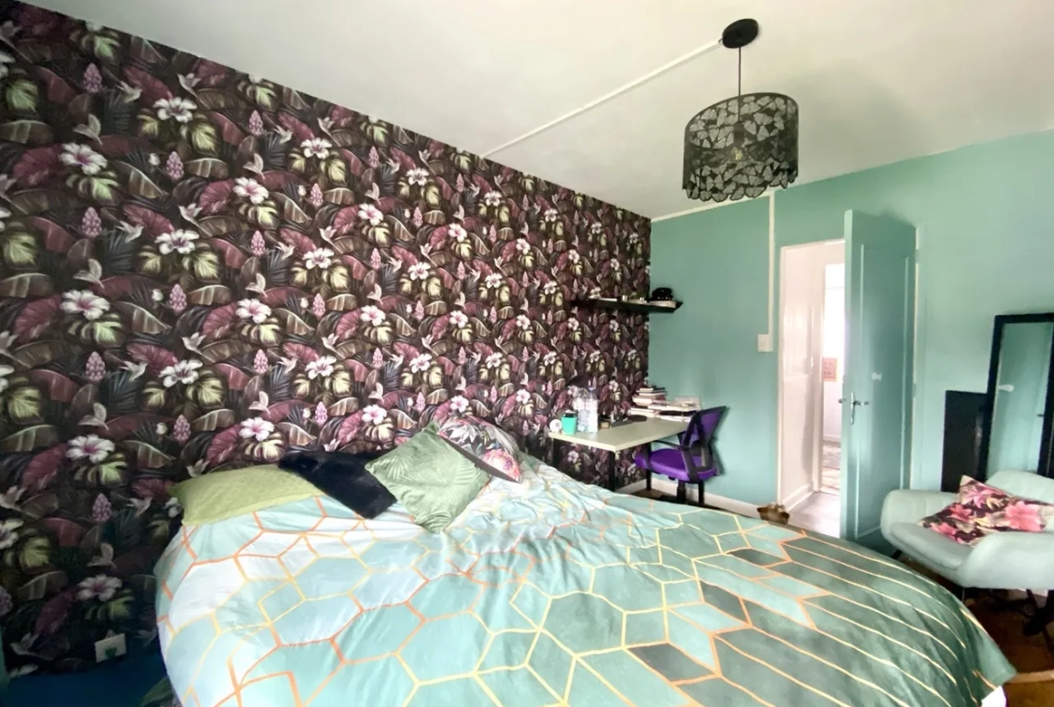 Belle maison familiale à vendre à Maubeuge, 3 chambres, jardin et garage, secteur calme 