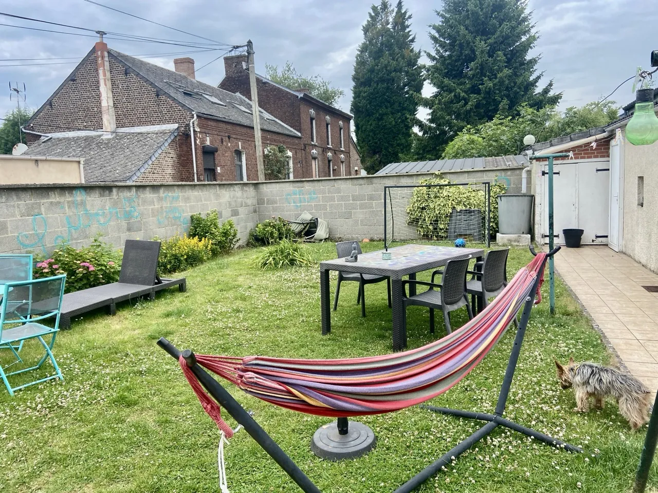 Belle maison familiale à vendre à Maubeuge, 3 chambres, jardin et garage, secteur calme 