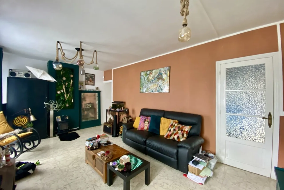 Belle maison familiale à vendre à Maubeuge, 3 chambres, jardin et garage, secteur calme 