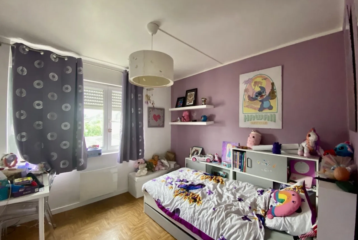 Belle maison familiale à vendre à Maubeuge, 3 chambres, jardin et garage, secteur calme 
