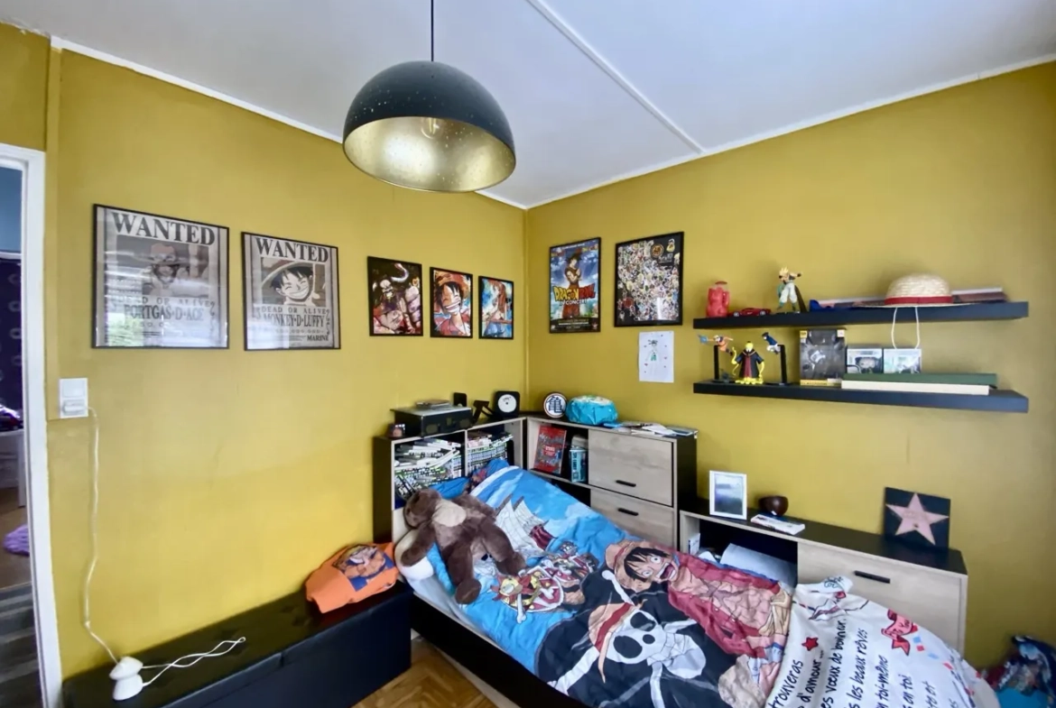Belle maison familiale à vendre à Maubeuge, 3 chambres, jardin et garage, secteur calme 