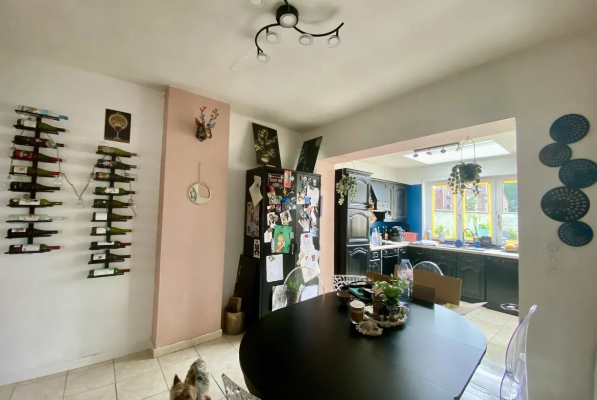 Belle maison familiale à vendre à Maubeuge, 3 chambres, jardin et garage, secteur calme 