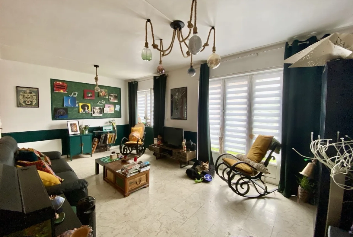 Belle maison familiale à vendre à Maubeuge, 3 chambres, jardin et garage, secteur calme 