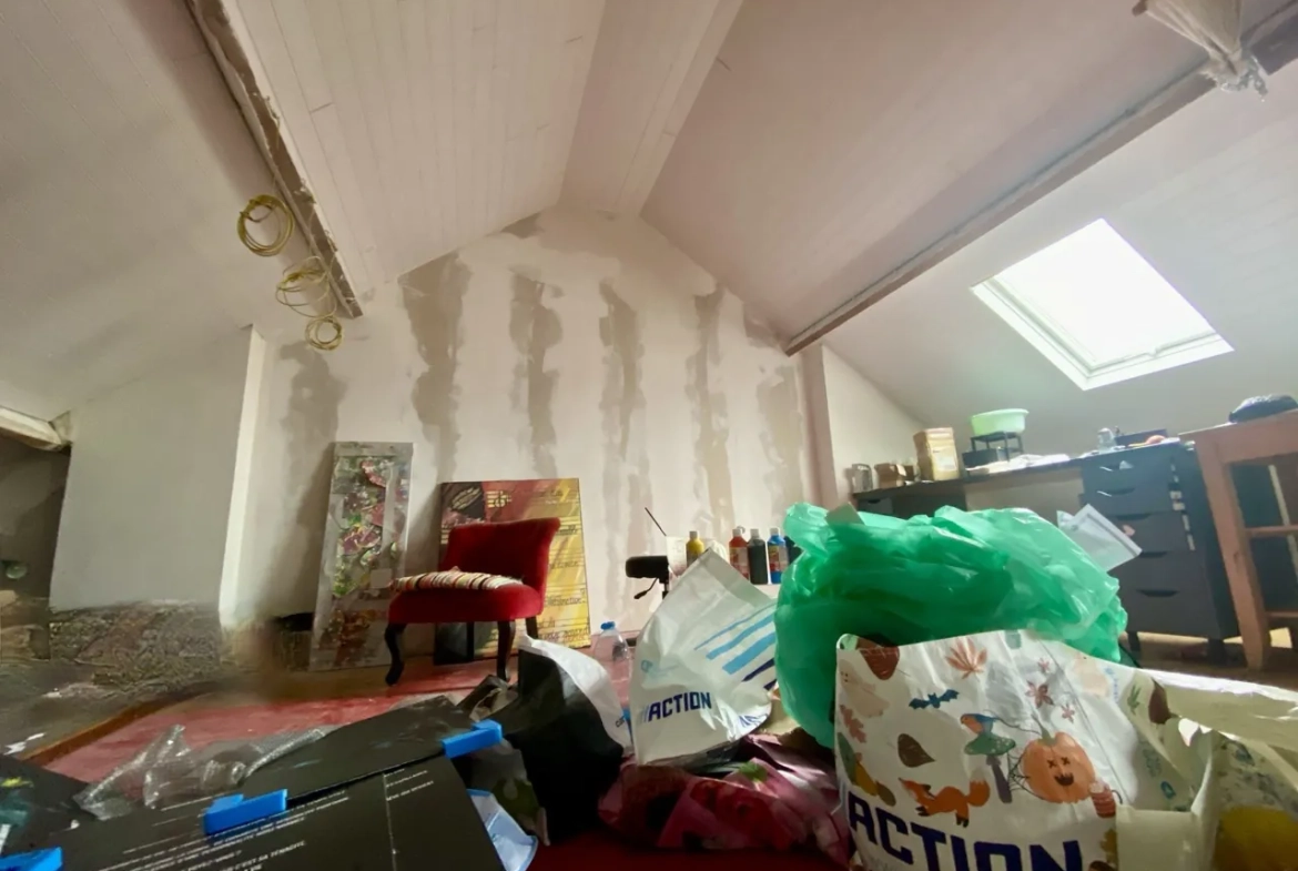 Belle maison familiale à vendre à Maubeuge, 3 chambres, jardin et garage, secteur calme 