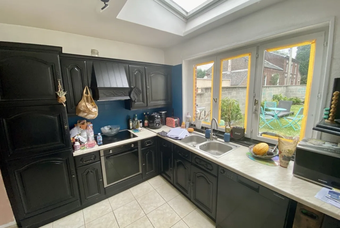 Belle maison familiale à vendre à Maubeuge, 3 chambres, jardin et garage, secteur calme 