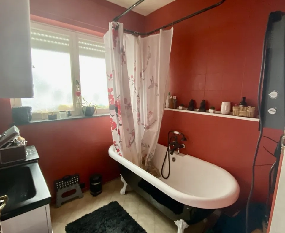 Belle maison familiale à vendre à Maubeuge, 3 chambres, jardin et garage, secteur calme 