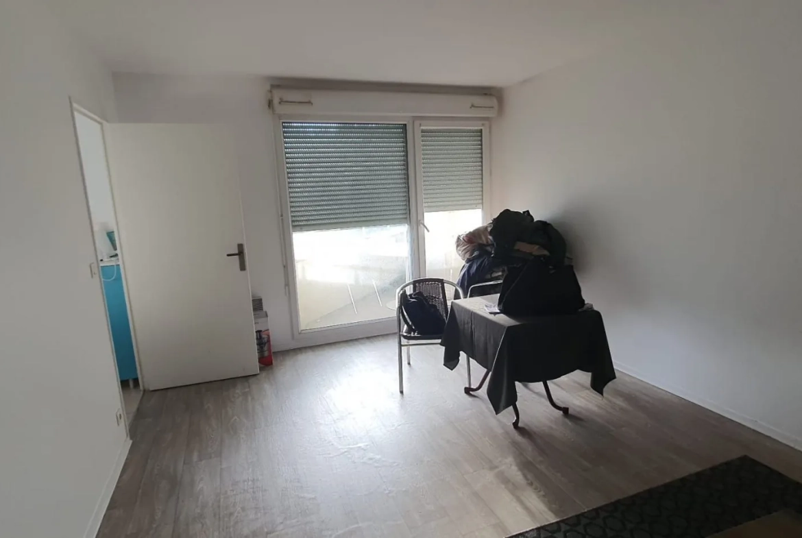 Studio de 29,87 m² à Cergy Le Haut, vendu loué, proche gare et commerces 