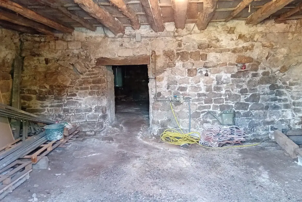 Maison de village à Liaucous avec grand potentiel et travaux à prévoir 