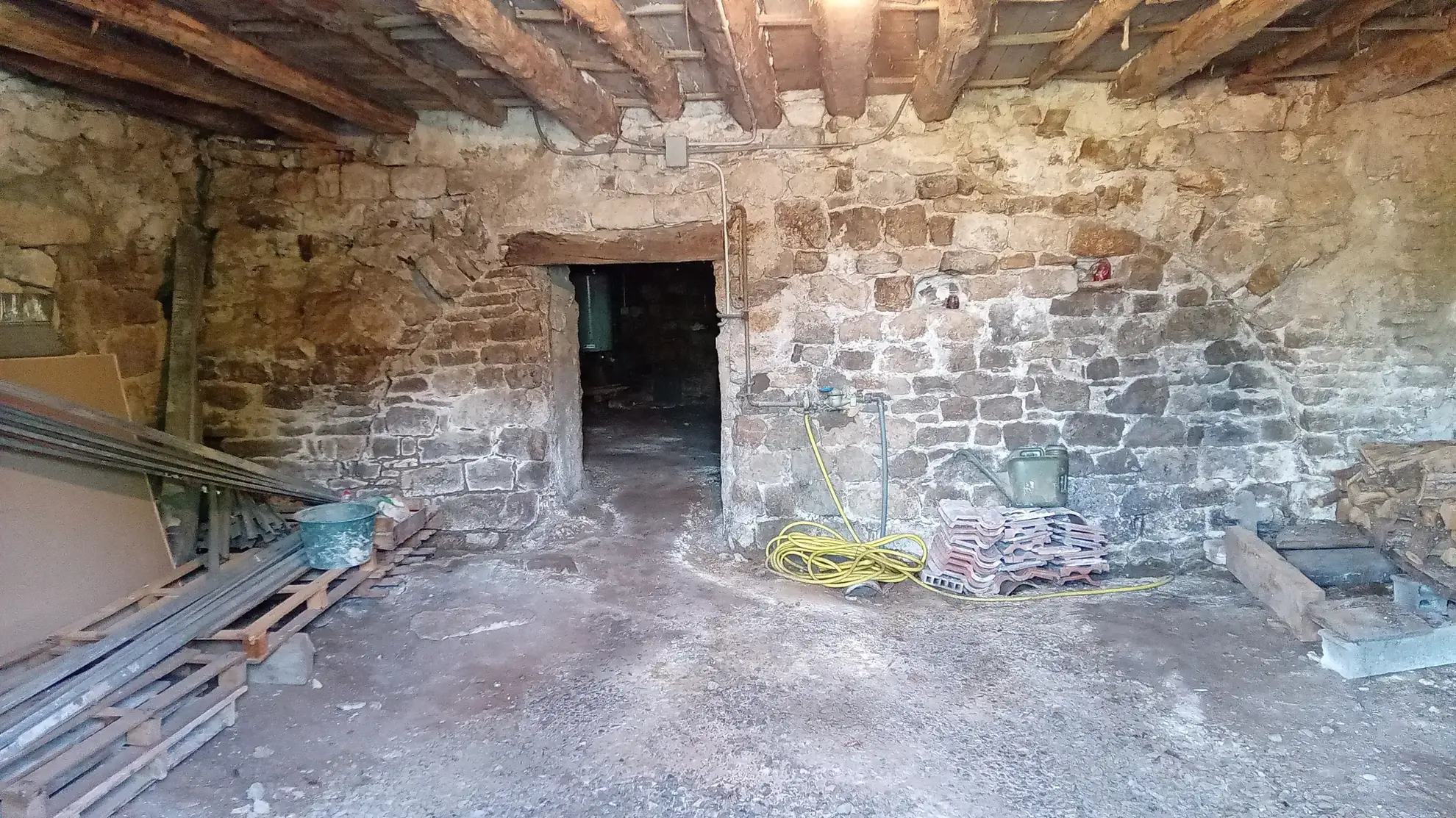 Maison de village à Liaucous avec grand potentiel et travaux à prévoir 
