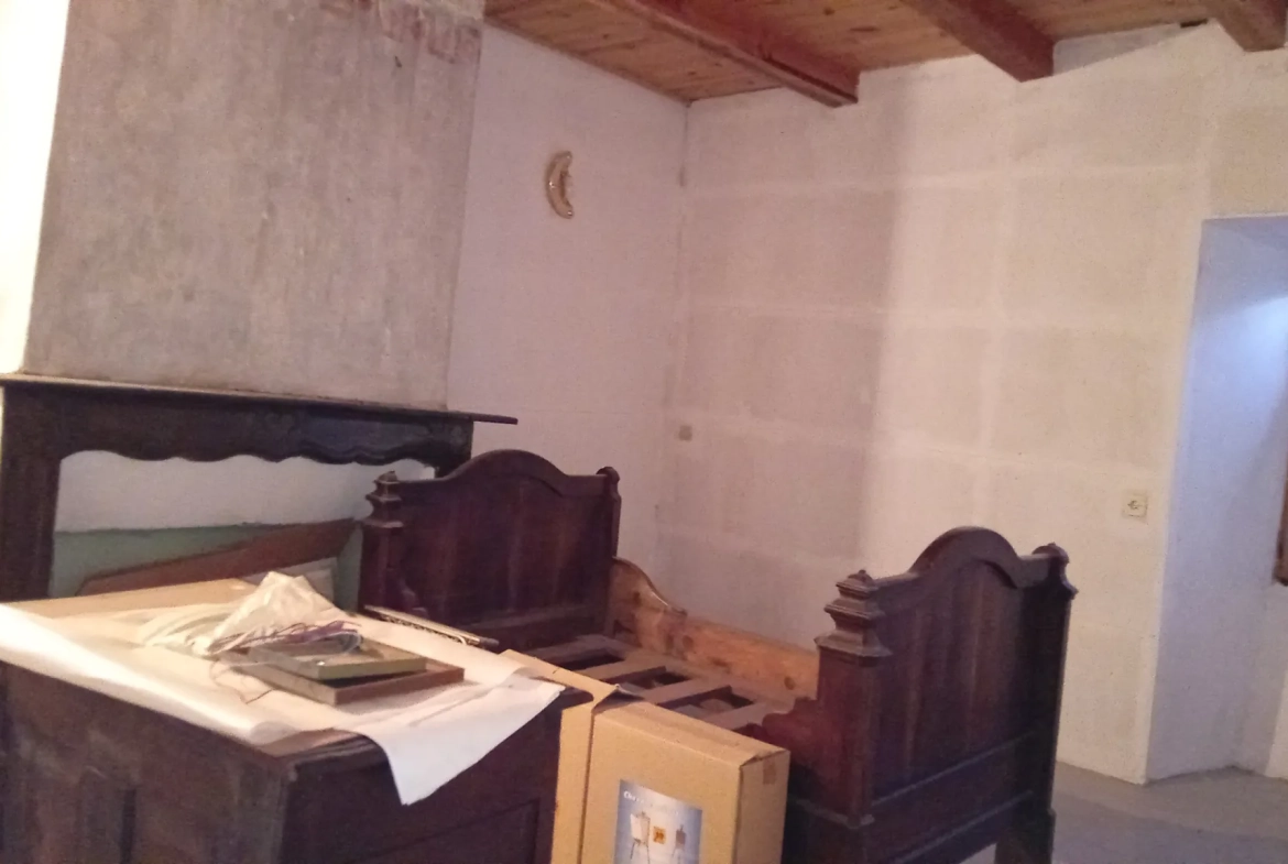 Maison de village à Liaucous avec grand potentiel et travaux à prévoir 