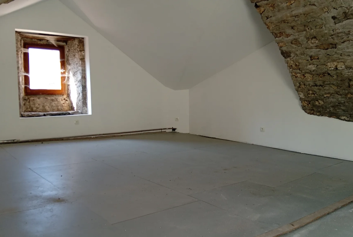 Maison de village à Liaucous avec grand potentiel et travaux à prévoir 