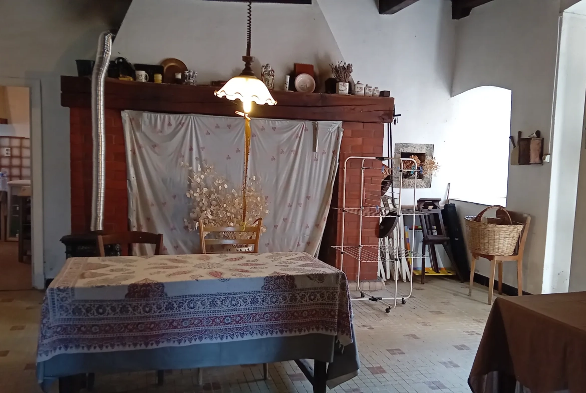 Maison de village à Liaucous avec grand potentiel et travaux à prévoir 