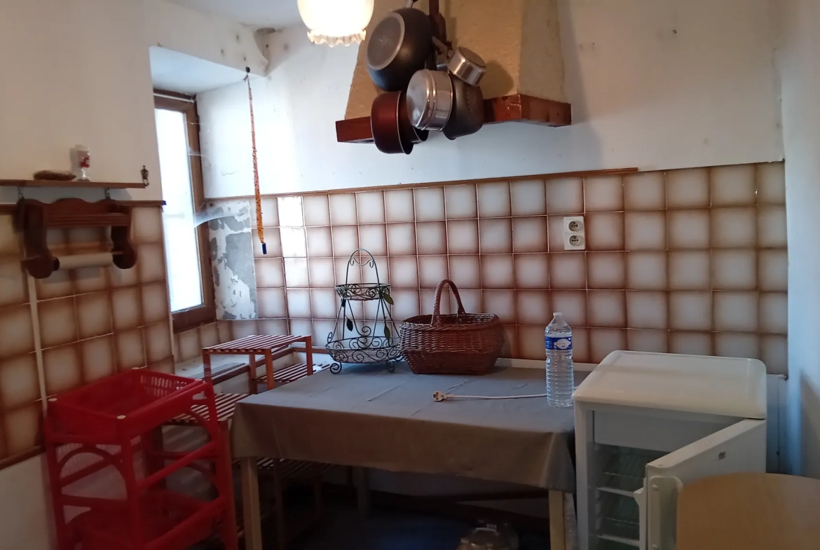 Maison de village à Liaucous avec grand potentiel et travaux à prévoir 