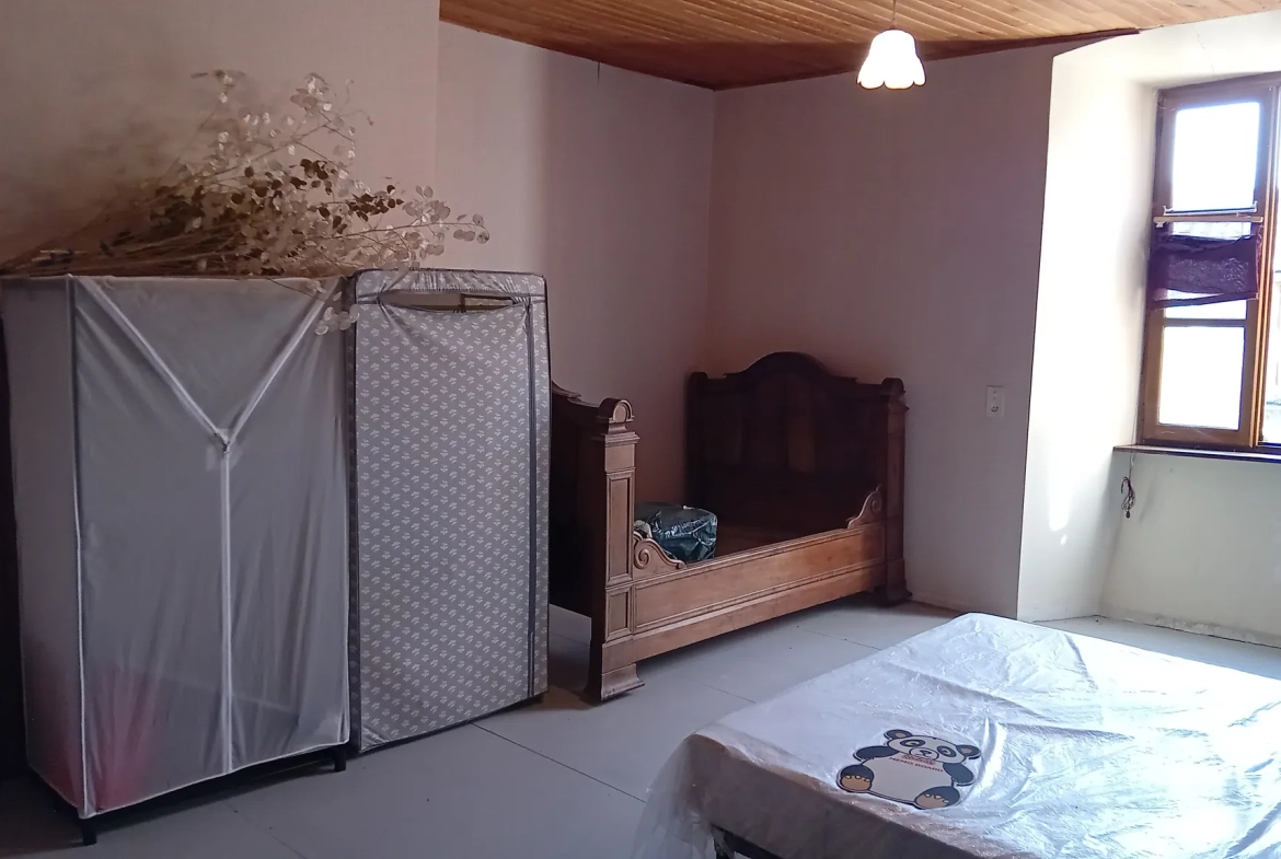 Maison de village à Liaucous avec grand potentiel et travaux à prévoir 
