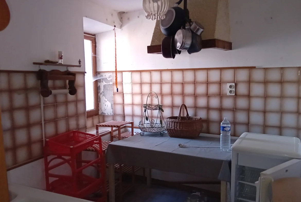 Maison de village à Liaucous avec grand potentiel et travaux à prévoir 