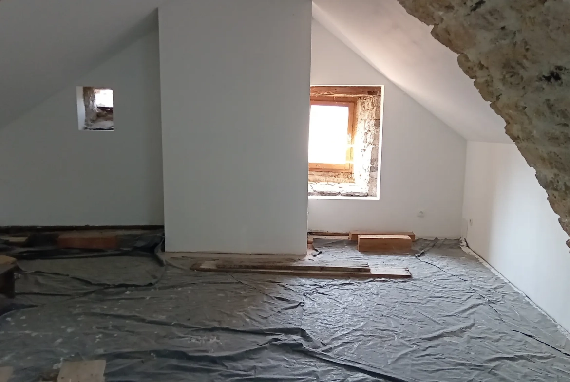 Maison de village à Liaucous avec grand potentiel et travaux à prévoir 